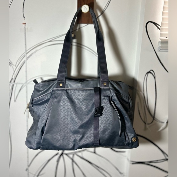 lululemon athletica Handbags - Lululemon Gray Multi-Pocket Duffle Maroon Graphic Lining + Wet Bag Signs of Use